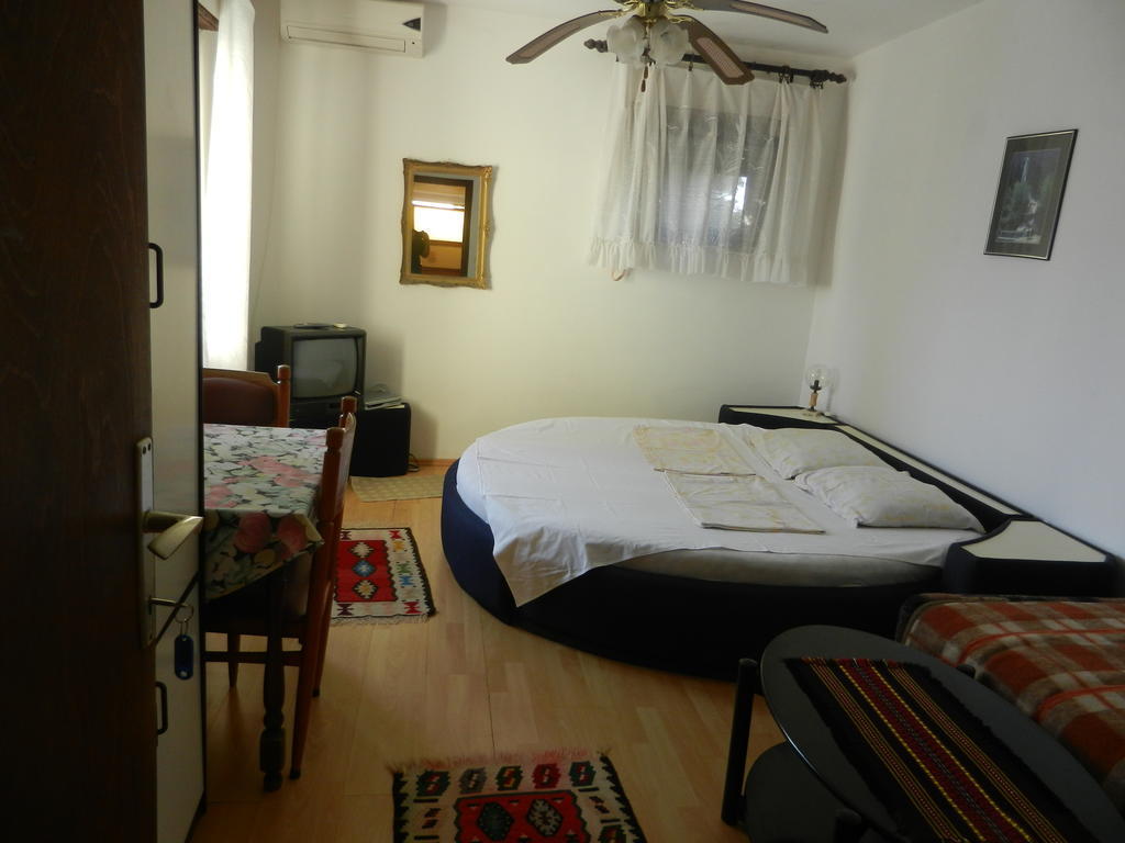 Apartments Sino More Тиват Стая снимка